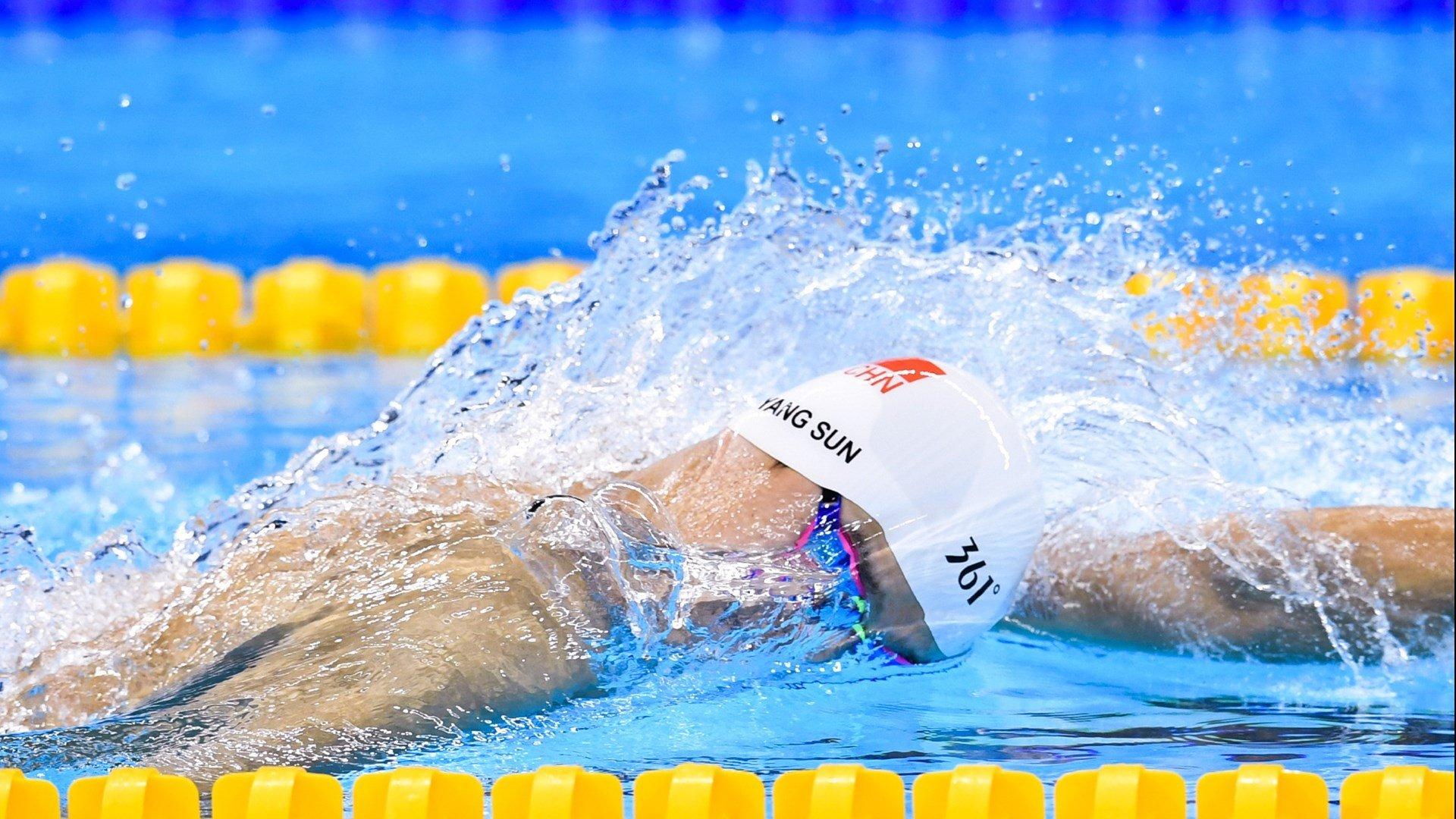 综合格斗巨星铁拳李昊强势卫冕，激战五回合点燃全球格斗迷热情