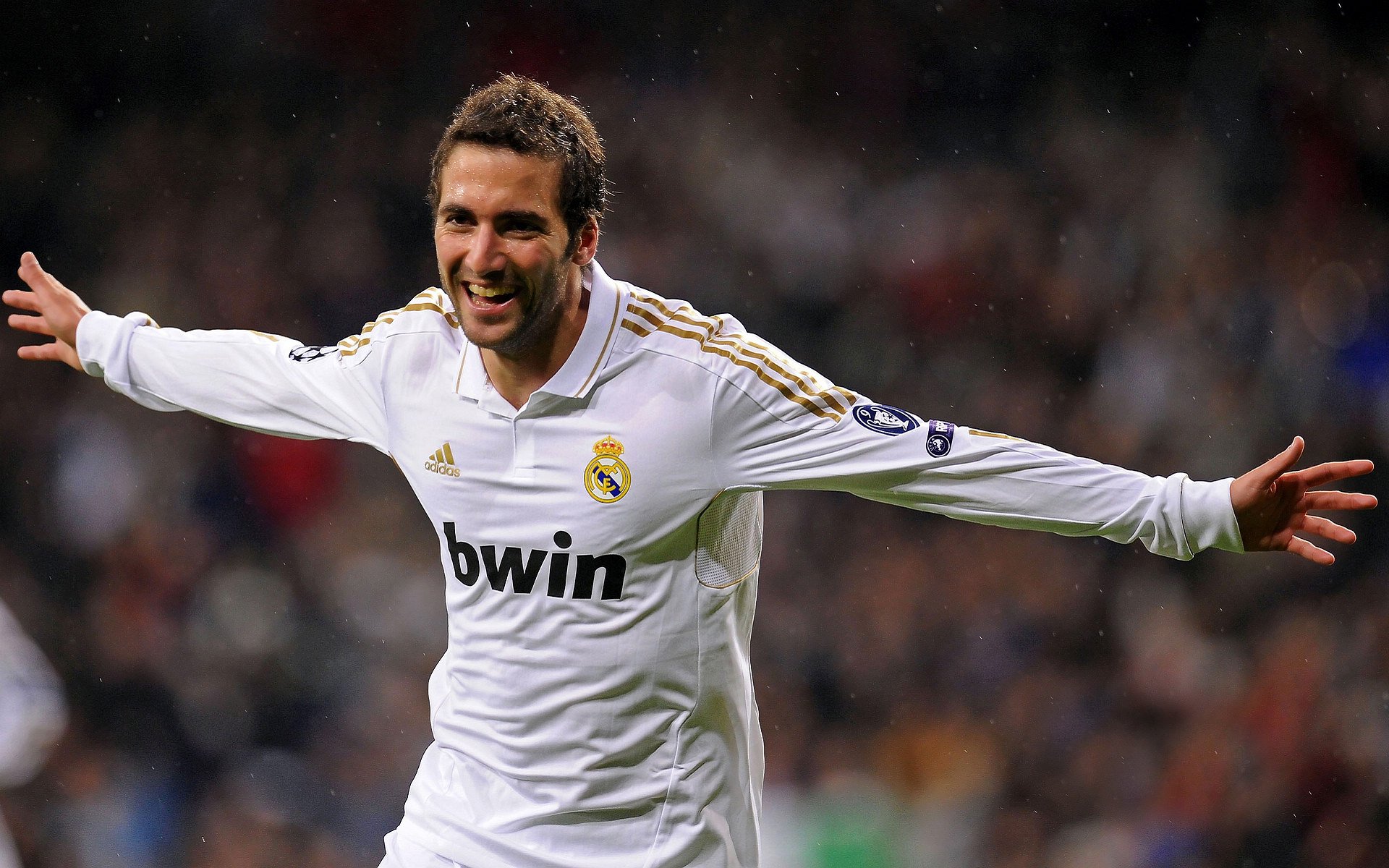 归化球员助力中国足球崛起,未来可期