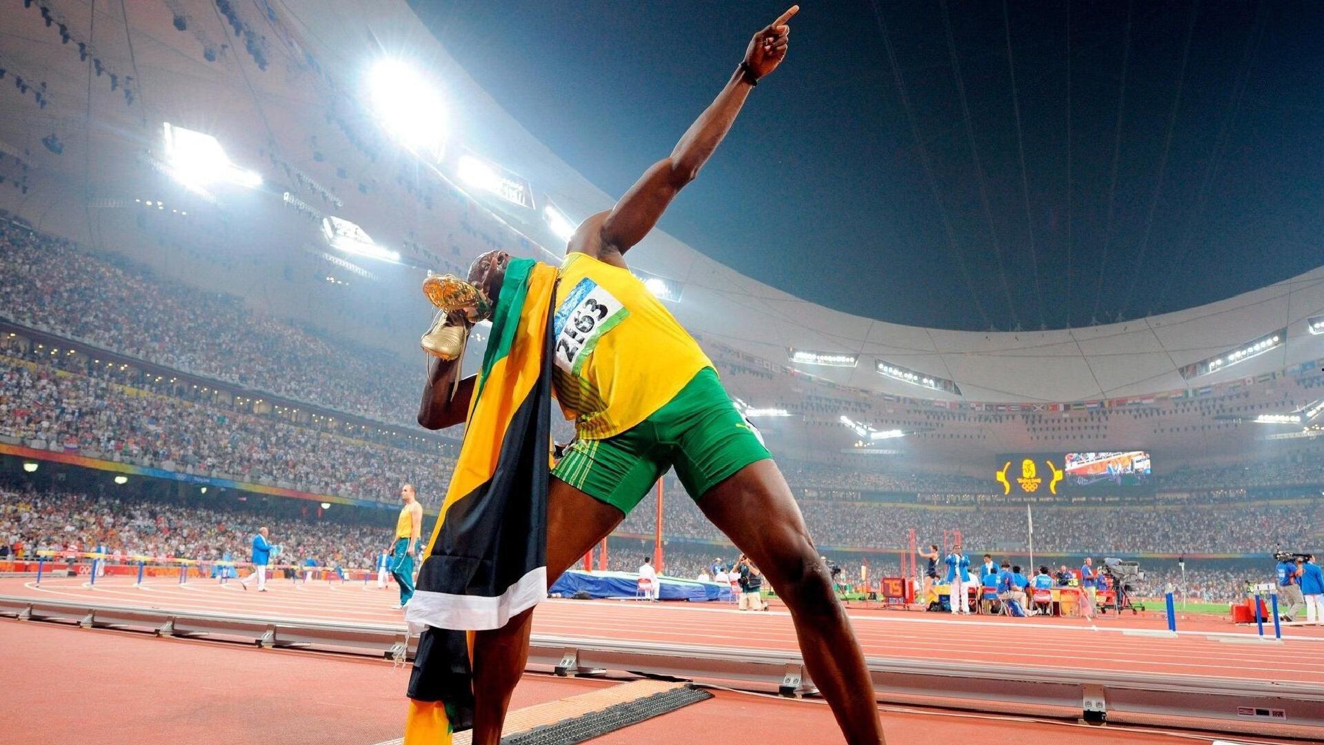 赛前温情一刻,斯帕莱蒂与昔日弟子泽尔宾场边重逢,叙旧言欢尽显足球传承